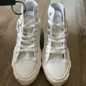Off-white sneaker